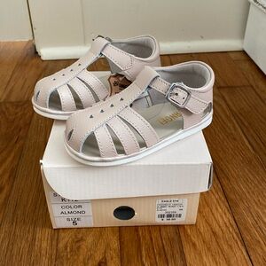 L’amour Angel size 5 Jamie heart t-strap sandals
